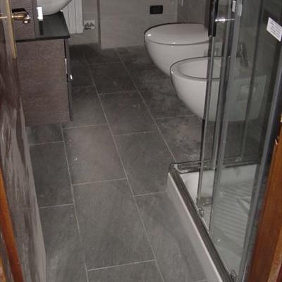 Ristrutturazione completa del bagno - installazione sanitari, rubinetterie ed accessori 