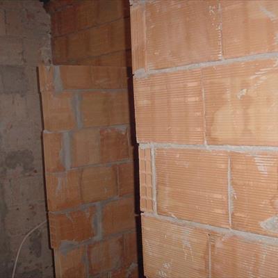 Ristrutturazione completa del bagno - nuove tramezze per allargamento bagno 