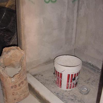 Ristrutturazione completa del bagno - intonaci zona doccia 