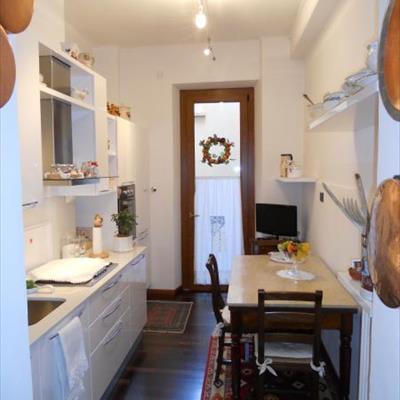 Altre ristrutturazioni parziali: bagno, cucina, taverna;
manutenzioni ad impianti idrotermosanitario
ed elettrico - cucina finita nuovo pavimento