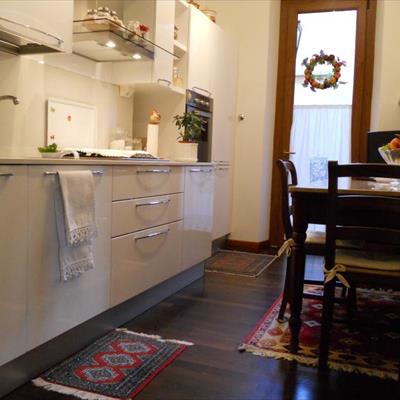 Altre ristrutturazioni parziali: bagno, cucina, taverna;
manutenzioni ad impianti idrotermosanitario
ed elettrico - cucina finita nuovo pavimento