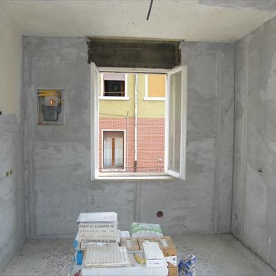 Ristrutturazione dell'appartamento in condominio e della singola unità immobiliare autonoma - intonaci cucina pronti per lisciature 
