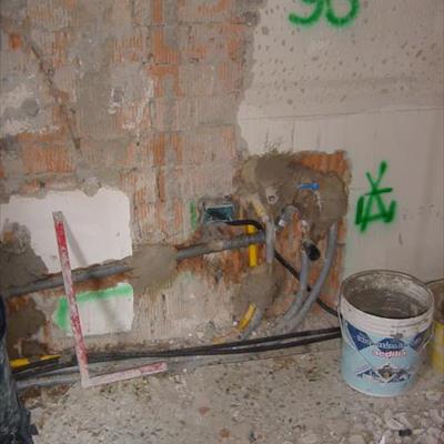 Altre ristrutturazioni parziali: bagno, cucina, taverna;
manutenzioni ad impianti idrotermosanitario
ed elettrico - nuovo attacco sanitario e gas cucina 