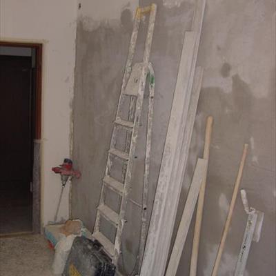 Altre ristrutturazioni parziali: bagno, cucina, taverna;
manutenzioni ad impianti idrotermosanitario
ed elettrico - intonaci su pareti da cui sono stati demoliti i vecchi rivestimenti 