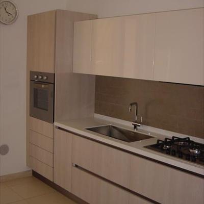 Altre ristrutturazioni parziali: bagno, cucina, taverna;
manutenzioni ad impianti idrotermosanitario
ed elettrico - cucina finita 
