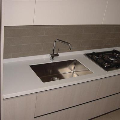 Altre ristrutturazioni parziali: bagno, cucina, taverna;
manutenzioni ad impianti idrotermosanitario
ed elettrico - cucina finita 
