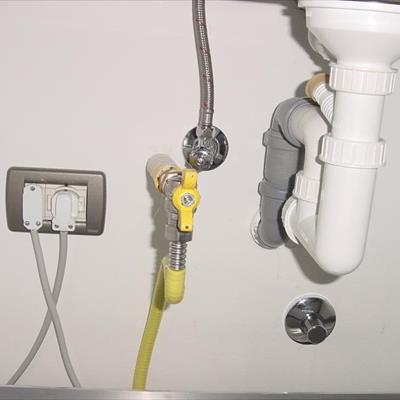 Altre ristrutturazioni parziali: bagno, cucina, taverna;
manutenzioni ad impianti idrotermosanitario
ed elettrico - collegamenti idraulici e gas sottolavello 